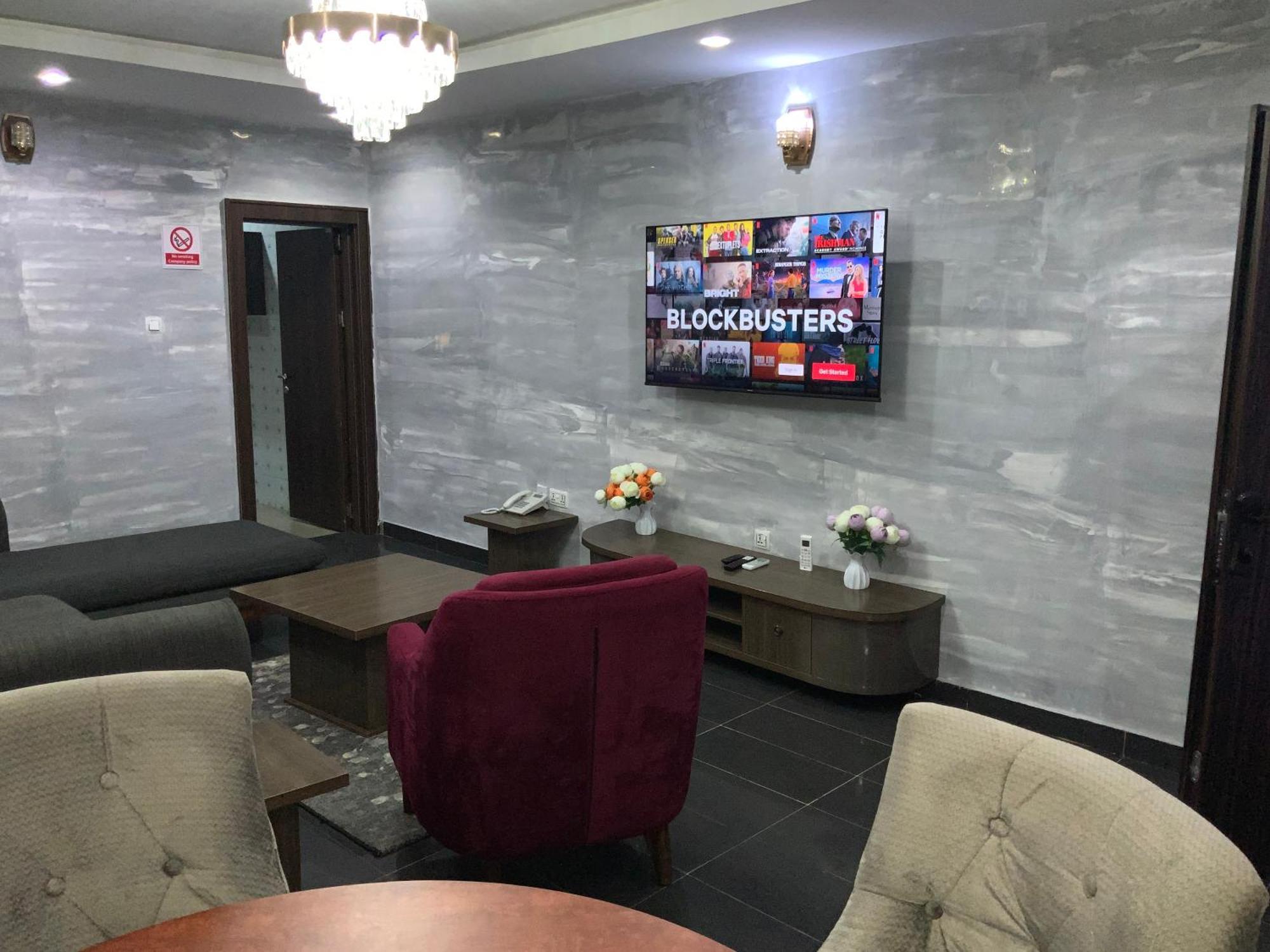 March Forte 3 Bedroom Apartment Ікеджа Екстер'єр фото