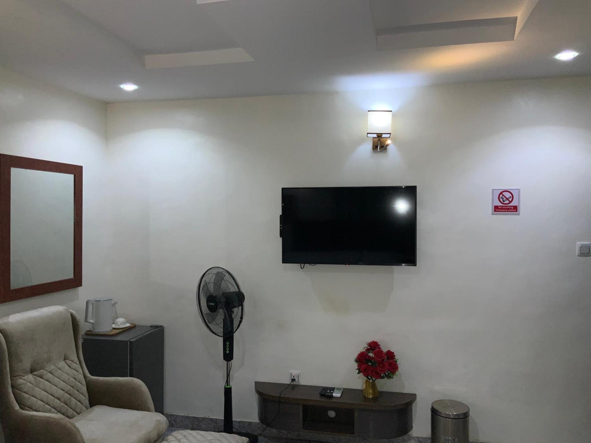 March Forte 3 Bedroom Apartment Ікеджа Екстер'єр фото